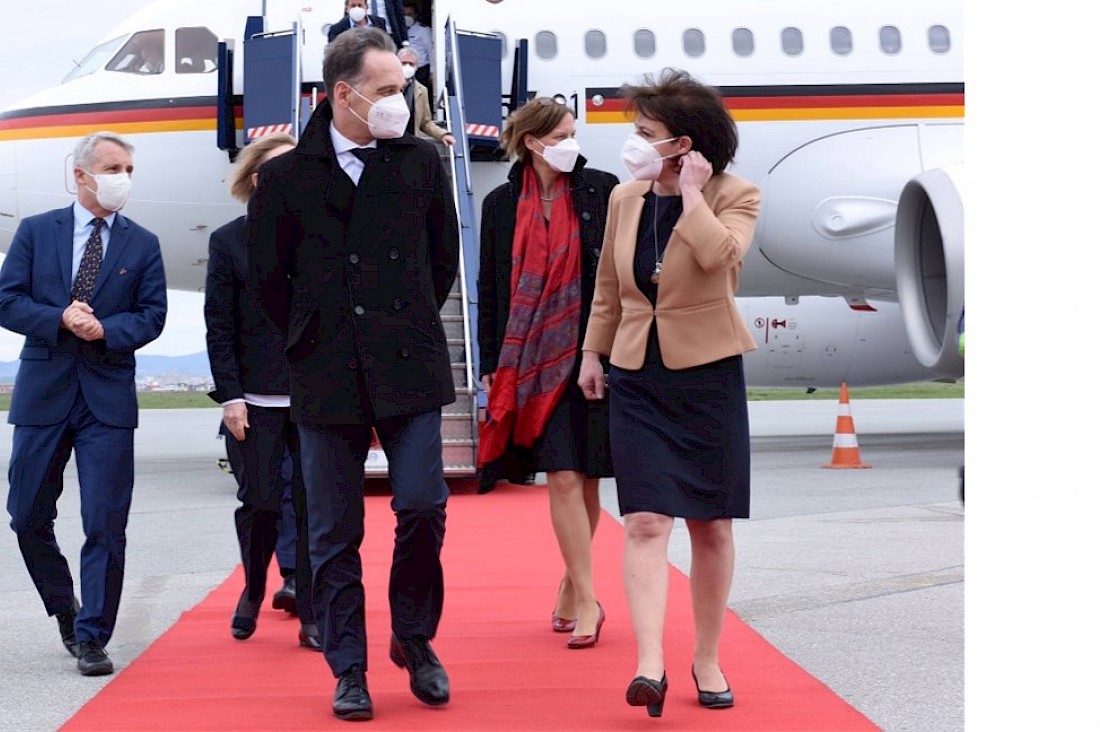 Foto: Außenministerin Donika Gërvalla-Schwarz trifft Bundesaußenminister Heiko Maas  zu einem Gespräch in Pristina. © Offizielles Facebook-Account von D. Gërvalla-Schwarz